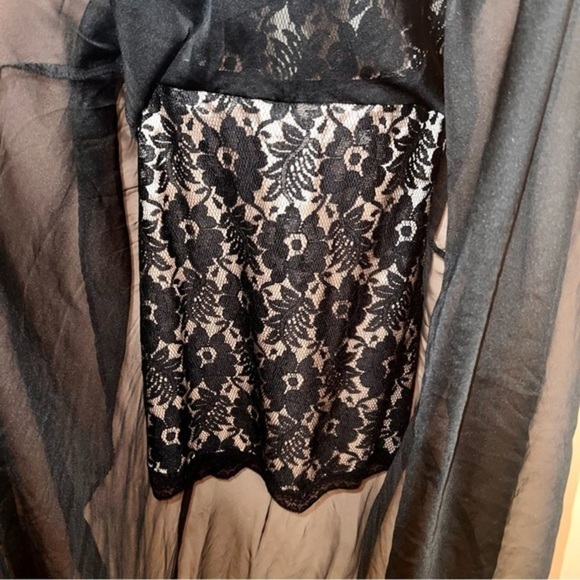 #002 🥀 Black & Gold Backless Dress - Picture 11 of 12